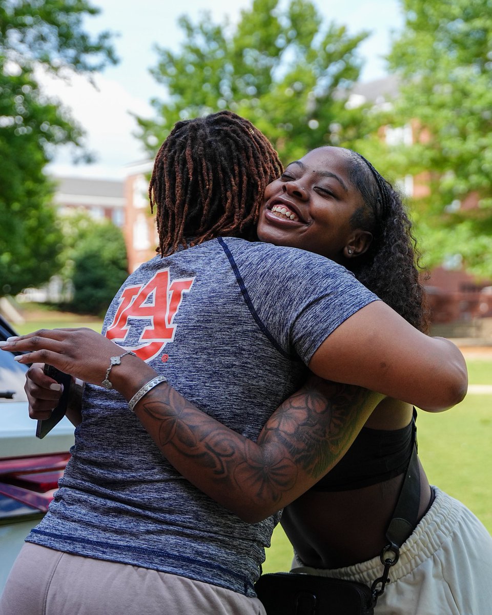 Big Guard on campus 🤩 Welcome home, <a href="/JamiaHarris2/">Jamia Harris</a>!! 

#WarEagle