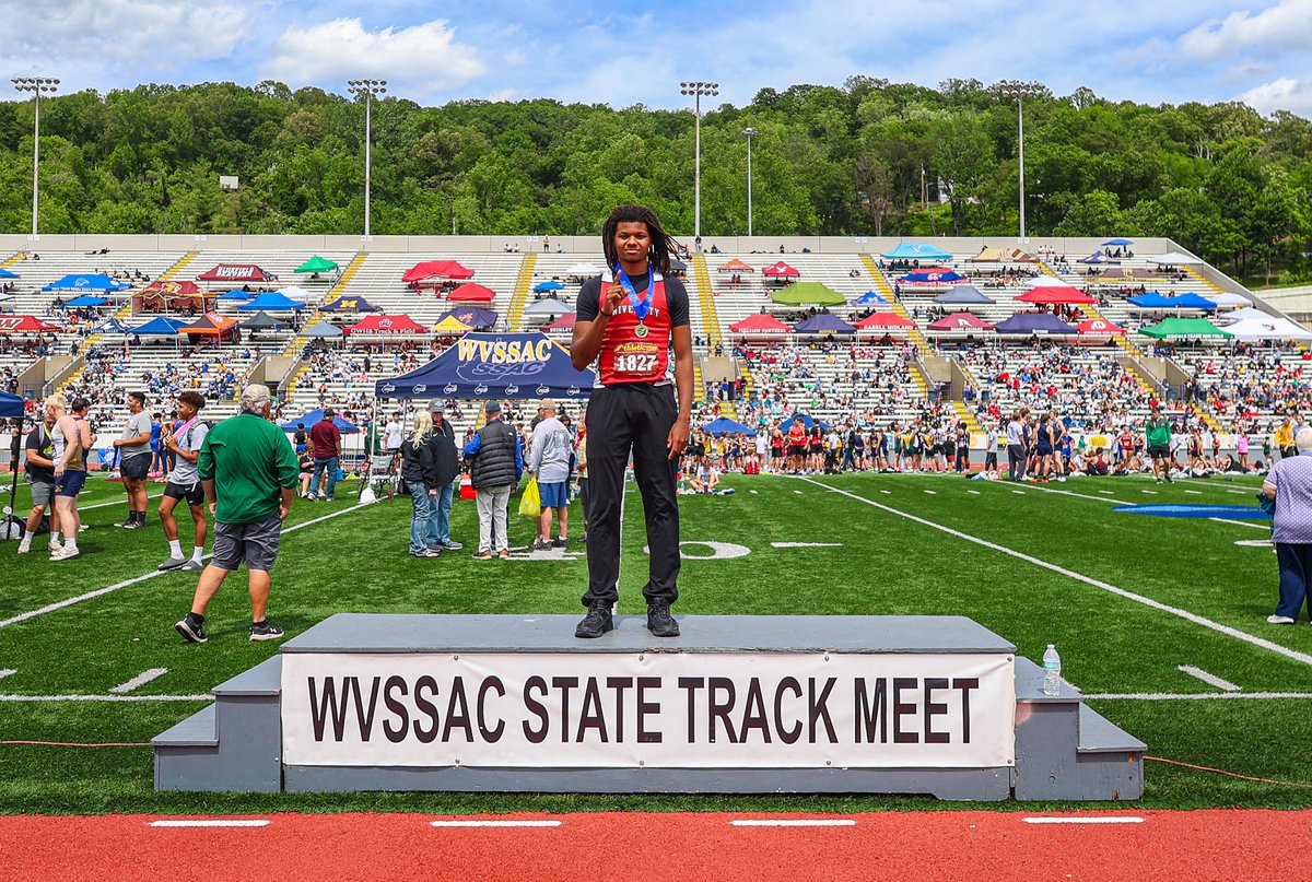 🥇Boys 110m Hurdles • Class AAA: Kaleil Lewis (University) with a time of 14.88.