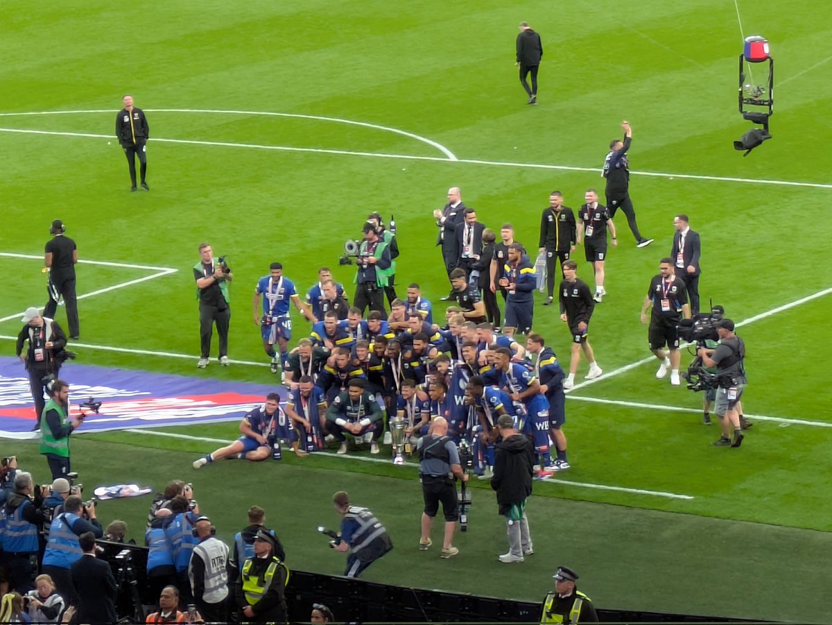 What a team! 💙💛