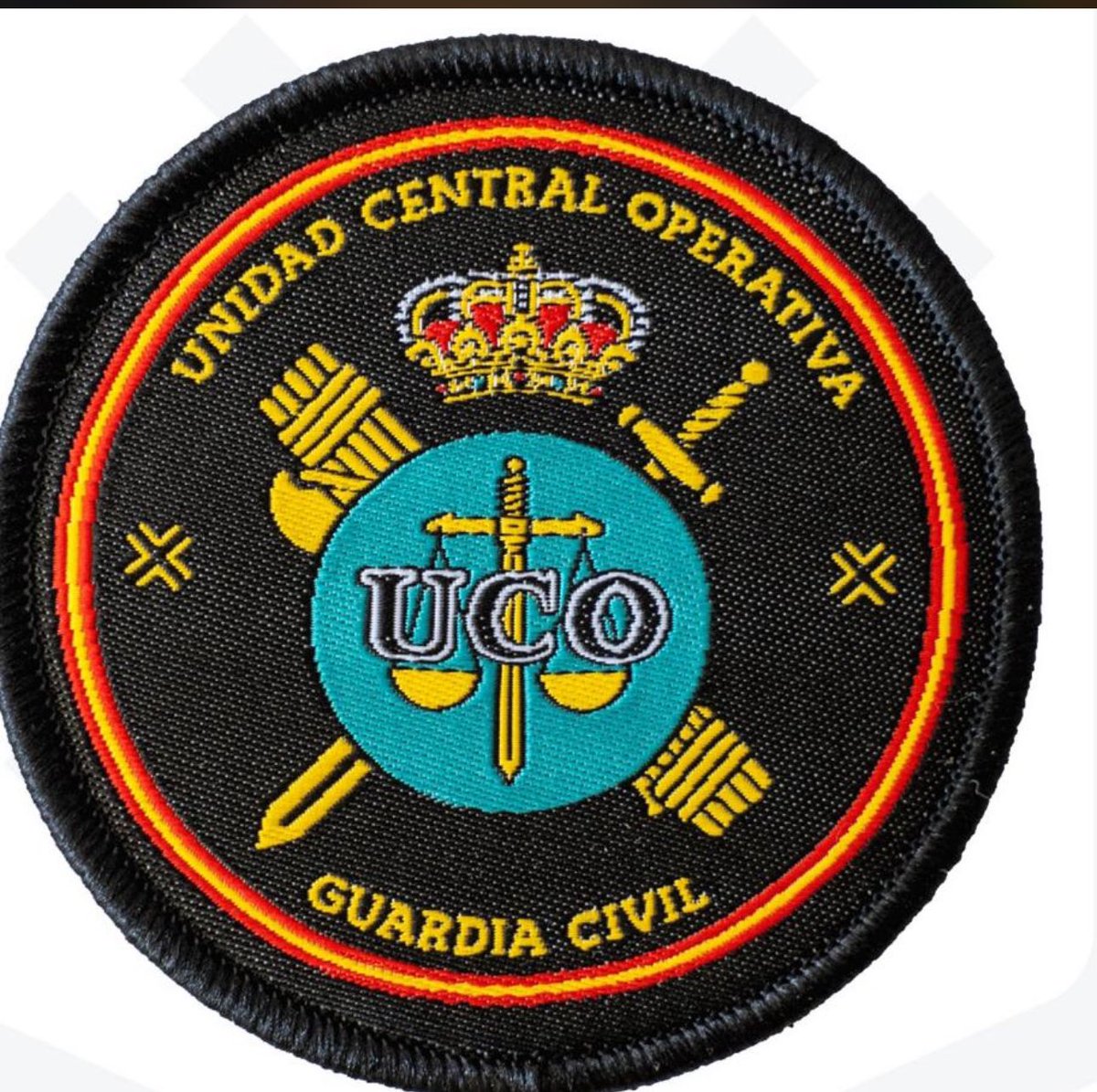 polilla_88's tweet photo. Me vais a permitir que desde este twiter agradecer la profesionalidad de todos y cada uno de los componentes de esta unidad de Élite de la guardia civil( algunos alumnos míos). Sois un ejemplo de los valores de la Guardia Civil. Un abrazo muy fuerte en estos momentos. https://t.co/9Js0lvlHF0