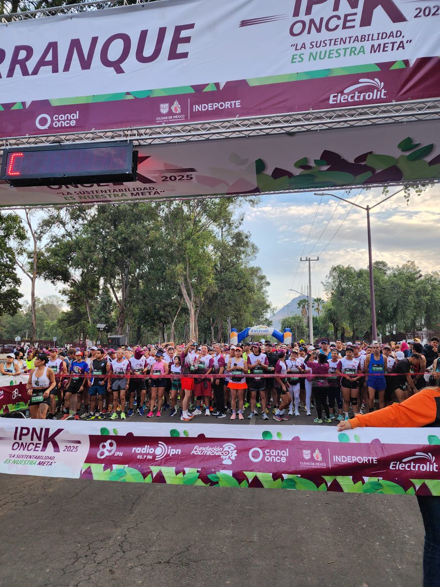 cpsipnmx's tweet photo. ¡Arrancamos la #IPNOnceK2025 con @ipn_oficial! 🏃♂️🏃♀️
Un gran día para correr y cuidar el planeta 🌍
Corre con actitud, vive con sustentabilidad ♻️
¡Nos vemos en la meta! 🏁
#IPN #OnceK #CarreraIPN #ActitudVerde https://t.co/XVYcRK0IBl