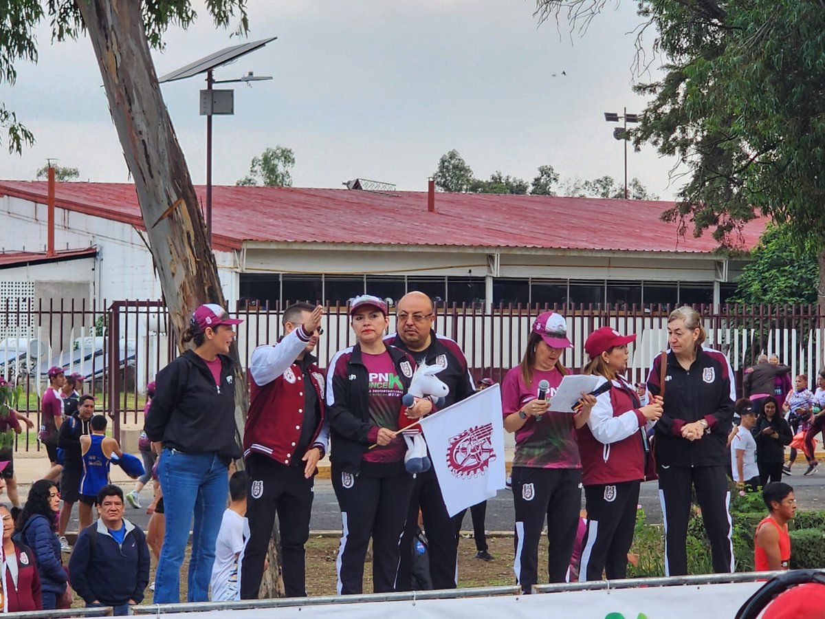 cpsipnmx's tweet photo. ¡Arrancamos la #IPNOnceK2025 con @ipn_oficial! 🏃♂️🏃♀️
Un gran día para correr y cuidar el planeta 🌍
Corre con actitud, vive con sustentabilidad ♻️
¡Nos vemos en la meta! 🏁
#IPN #OnceK #CarreraIPN #ActitudVerde https://t.co/XVYcRK0IBl