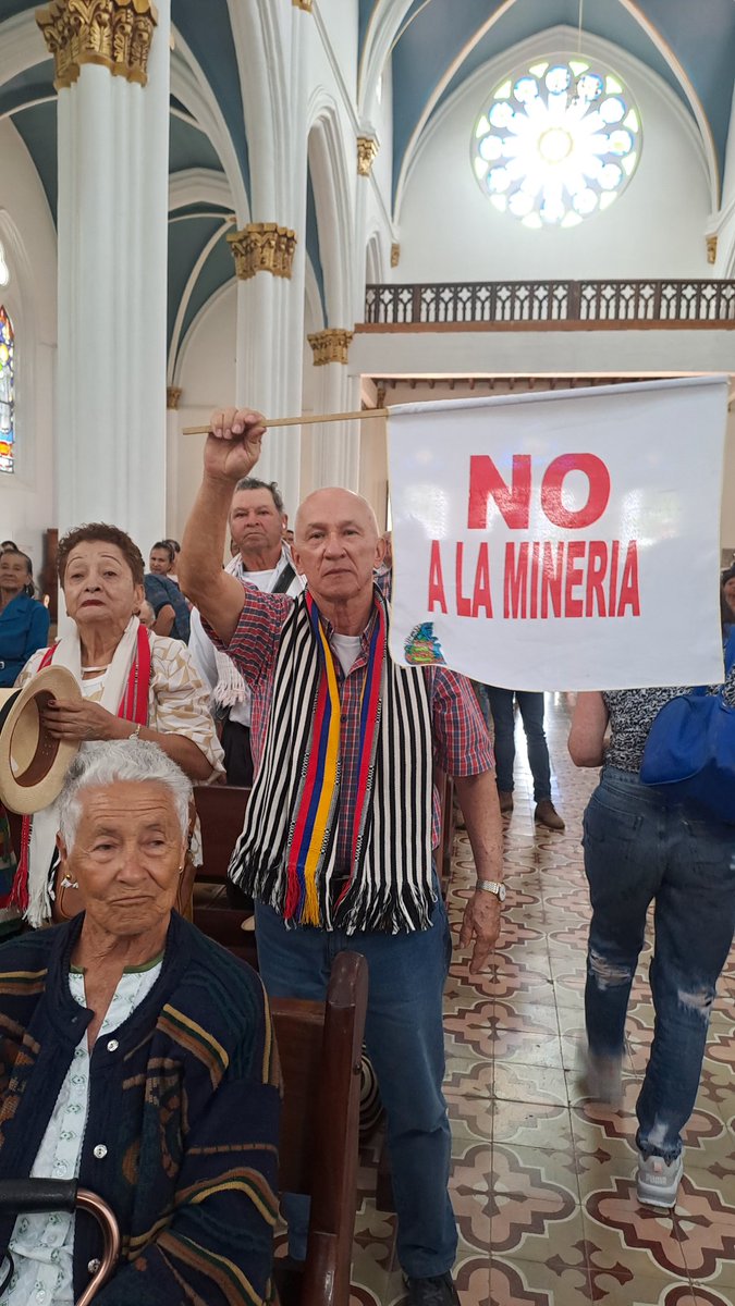 SergioTamesis's tweet photo. Estamos con los 11 de Jericó 
Acompañamos nuestros amigos campesinos que han resistido la lucha en defensa de la vida, el agua y el territorio. Gracias
Fuera @AngloGold_07 
@ANLA_Col 
@MinAgricultura @MinAmbienteCo 
@CorteIDH @ONUHumanRights @DefensoriaCol https://t.co/UyIW3q6hjM