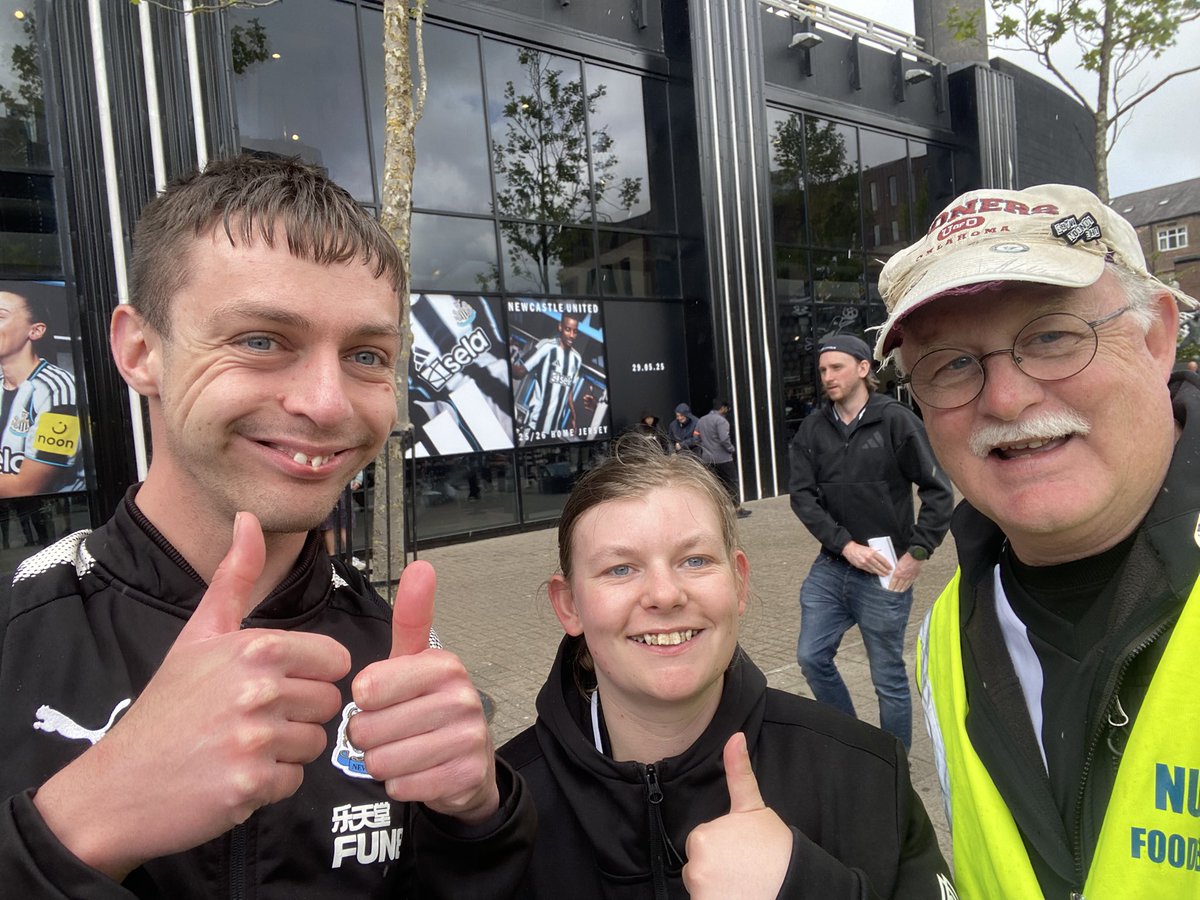 Pictures yesterday #3: 

#NUFC <a href="/ThroughBWEyes/">Through Black & White Eyes</a> <a href="/ToonArmyAmerica/">Toon Army America</a> <a href="/NCSL1892/">Newcastle Consortium Supporters</a>