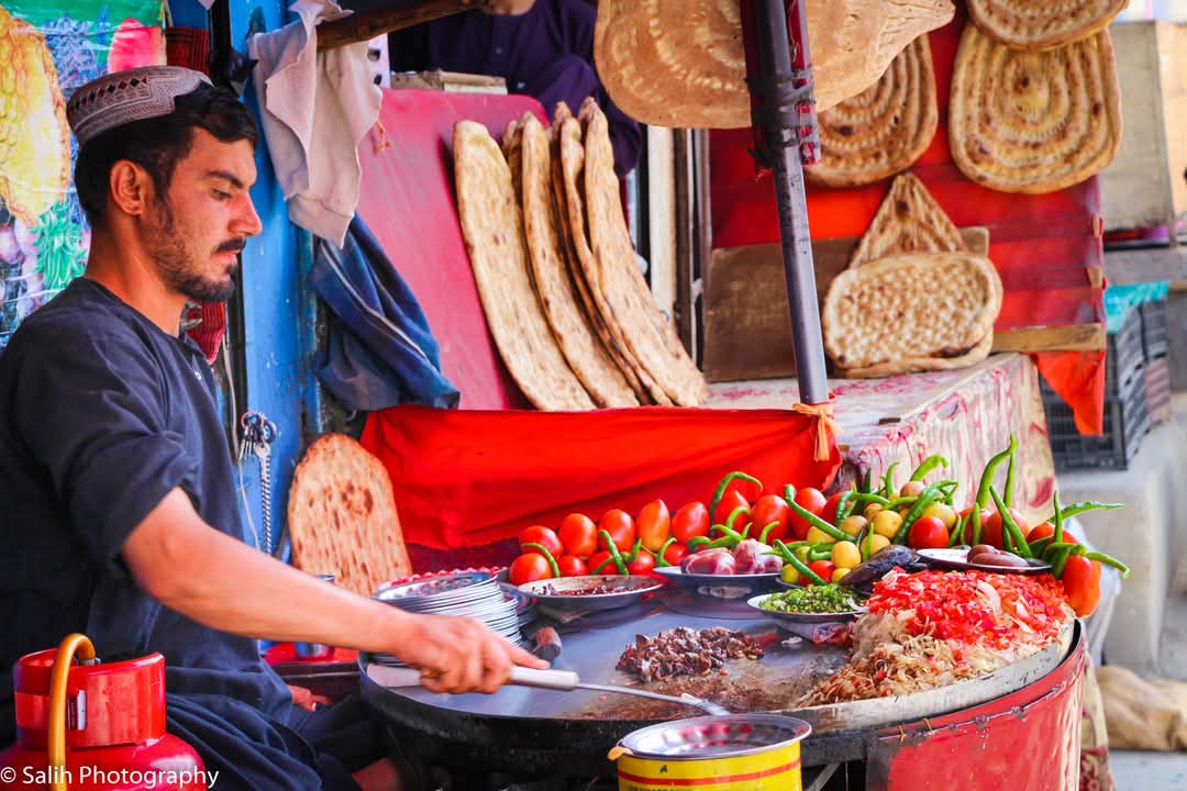 کندهار 

وايي دغه ځوان وفات سوی، پاک خدای دې يې وبخښي.