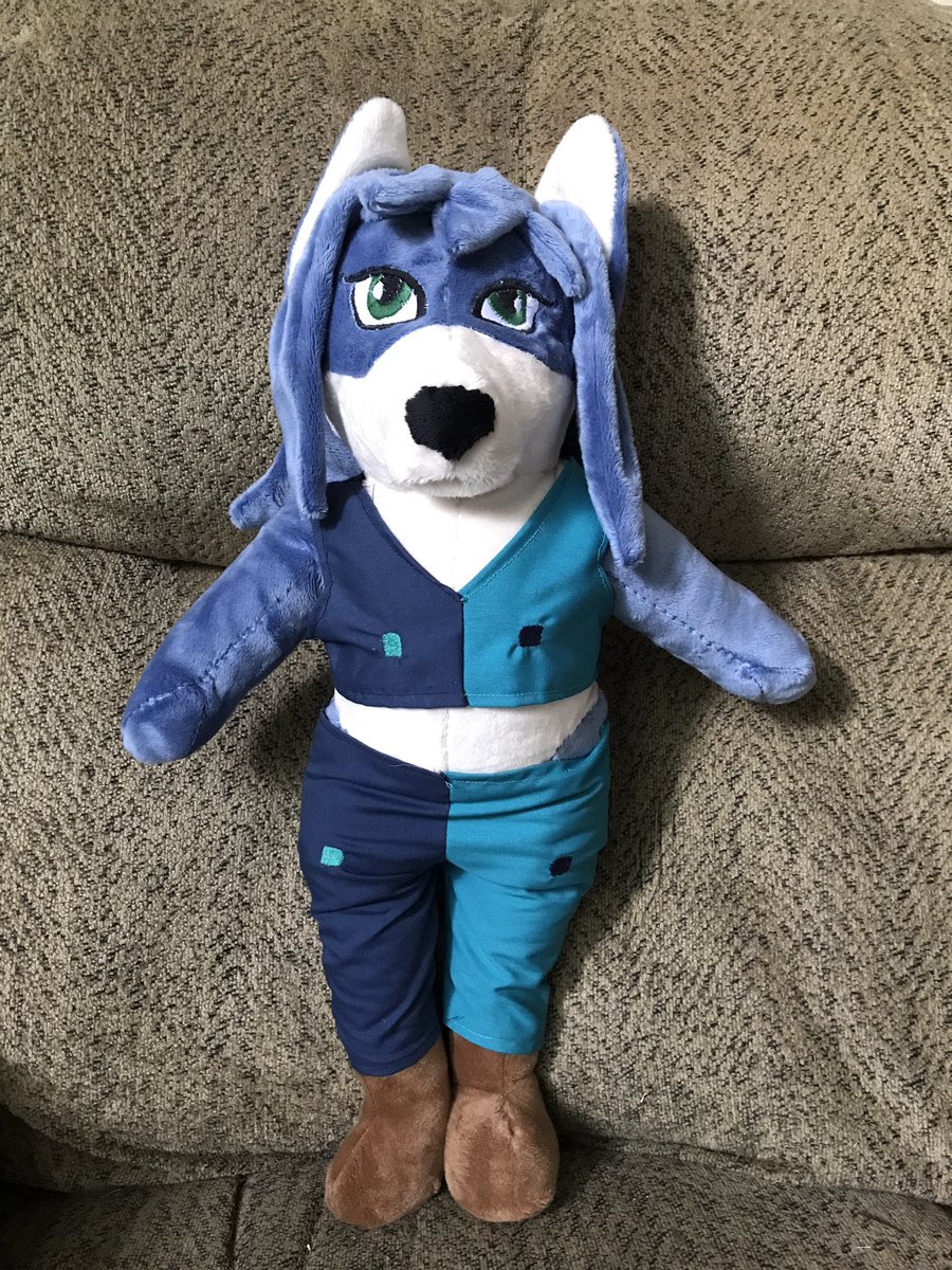 Made a plush version of Ember from w0lfmare’s Bloodline comic! Best blue wolf from best webcomic.