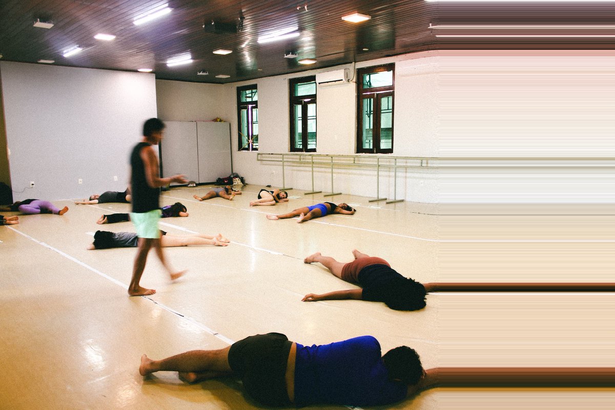 JuntaFestival's tweet photo. 🧵
O Ciclo 1 de Aulas Regulares, que conta com a participação do artista da dança Paulim Marathaoã (PI), ocupa a Escola Estadual de Dança Lenir Argento, onde acontecerão aulas aos sábados, entre os meses de maio e julho, simultaneamente com residências artísticas e oficinas https://t.co/3V8gxnVZPH