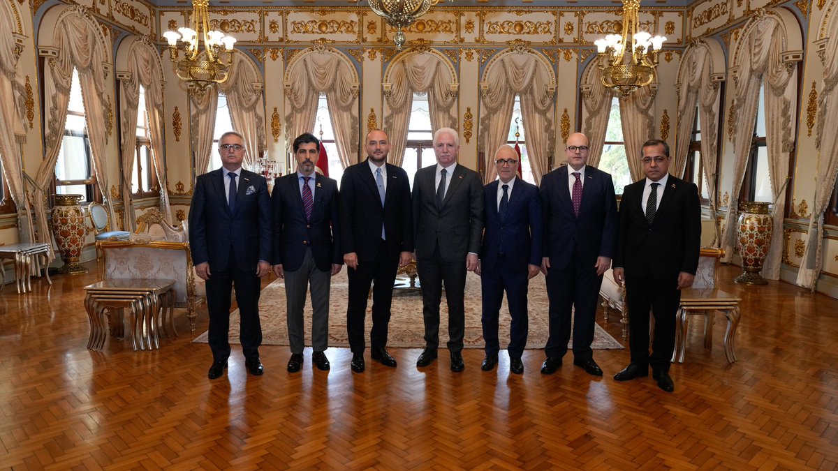 İstanbul Valimiz Sayın Davut Gül’ü (<a href="/gul_davut/">Davut GÜL</a>) ziyaret ederek, MÜSİAD’ın çalışmaları ve İstanbul iş dünyasına dair istişarelerde bulunduk, şehrimizin ekonomik vizyonuna katkı sunacak iş birliklerini ele aldık.

Nazik kabulleri ve misafirperverliği için Sayın Valimize teşekkür