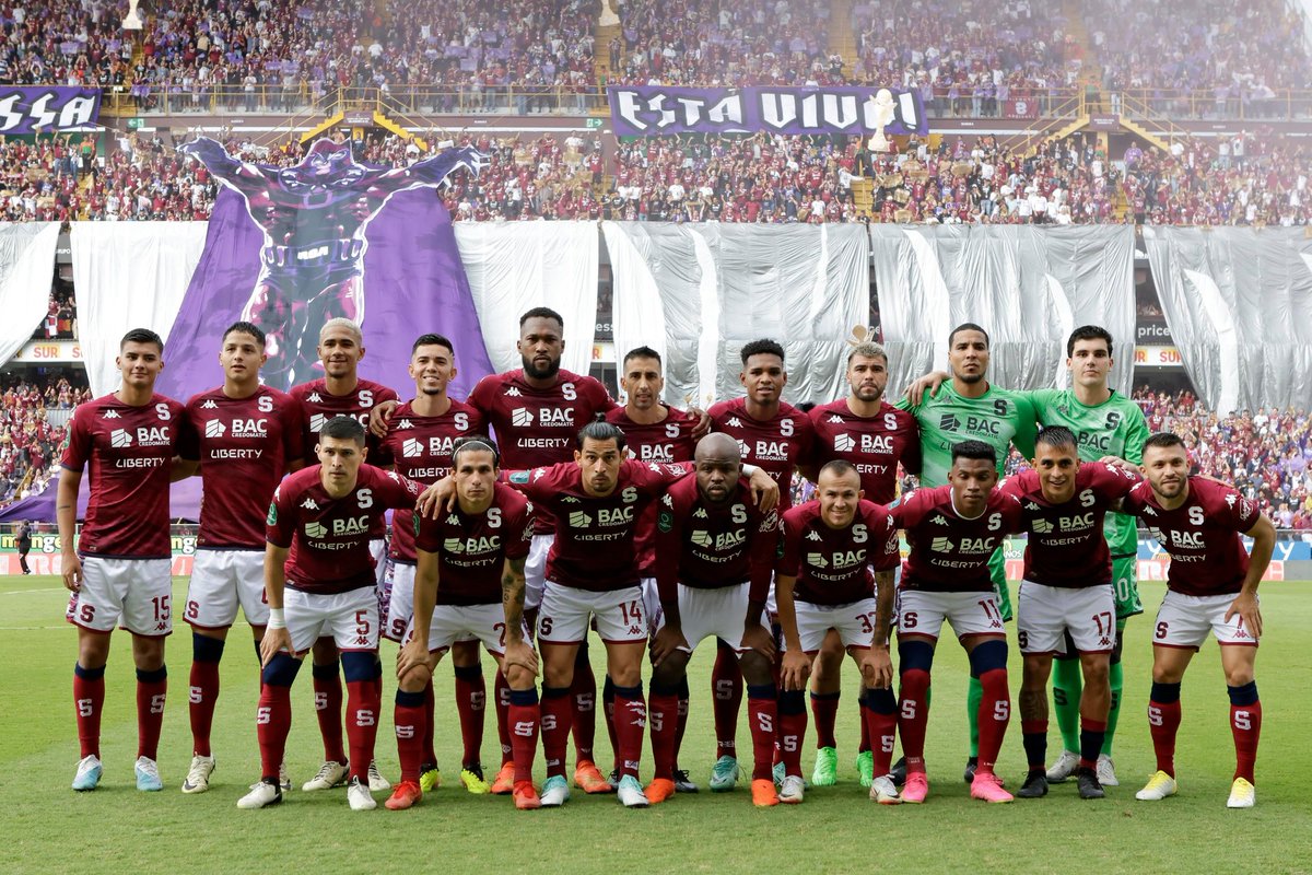 Sin importar el presente, lo de un año fue totalmente demente.
¿Cómo vas a ganar 40 títulos? ¿Cómo vas a sacarle 10 títulos al segundo del país? ¿Cómo vas a ganar un tetra frente a tu máximo rival en casa metiéndole 3?

Gracias a la vida y a mi padre por hacerme saprissista 💜