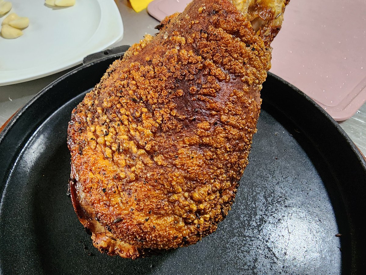 saltnfirenet's tweet photo. This is what a perfect German Schweinshaxe looks like.
Crispy skin, slow-cooked meat, zero compromise.

More than food—this is engineered survival : https://t.co/FHnalA3Hdi https://t.co/MHUFUPrAIH