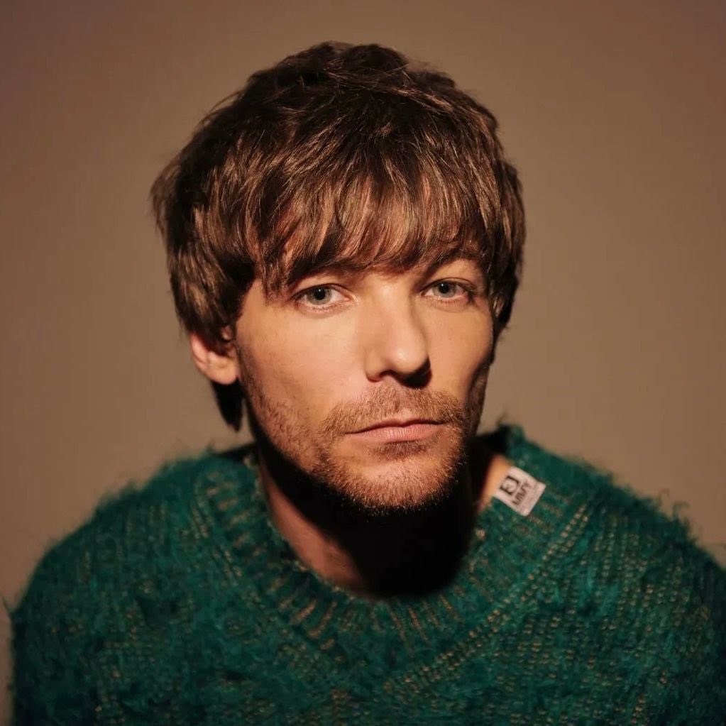 ZAYN has followed Louis Tomlinson on Instagram.
