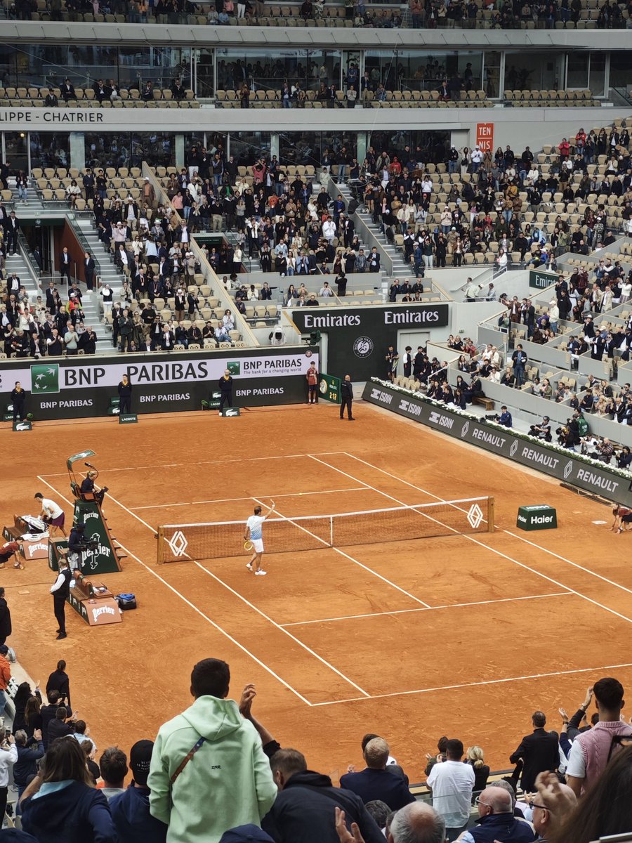 TeixeiraAlbin's tweet photo. Il n’a pas dit son dernier mot ! 
Richie s’impose face à Terence Atmane, diminué par des crampes, le jeune Français, qui découvrait pour la première fois le central
Gasquet s’offre peut-être une dernière danse... face à Jannik Sinner.
Not too bad.
#RolandGarros https://t.co/zabkbGWJfr