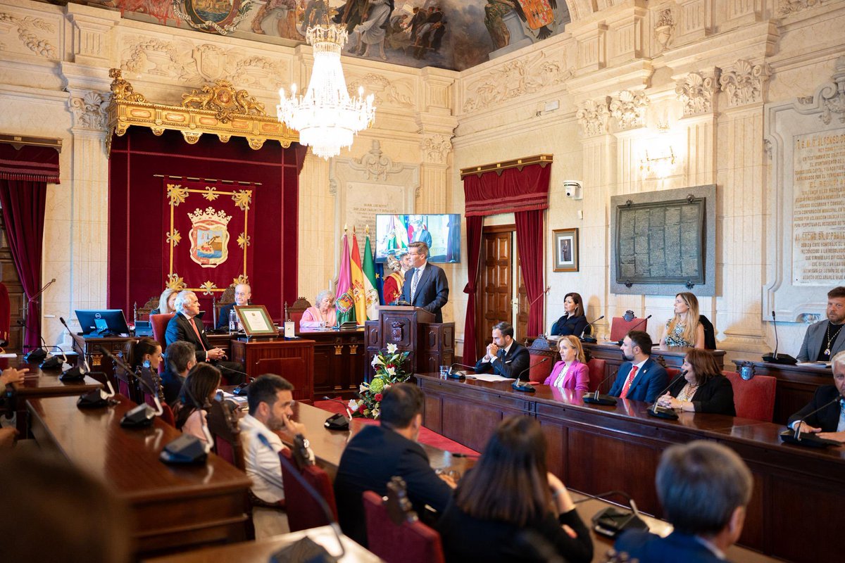 Ciudad de Málaga (@malaga) on Twitter photo Toma la palabra el portavoz de Vox, <a href="/antalcazardiaz/">Antonio Alcázar</a>, en el acto solemne que se celebra esta tarde para conceder la Medalla de la Ciudad a <a href="/Commalaga/">Médicos de Málaga | #medicosmalaga</a>. youtube.com/@ciudaddemalag… Toma la palabra el portavoz de Vox, <a href="/antalcazardiaz/">Antonio Alcázar</a>, en el acto solemne que se celebra esta tarde para conceder la Medalla de la Ciudad a <a href="/Commalaga/">Médicos de Málaga | #medicosmalaga</a>. youtube.com/@ciudaddemalag…