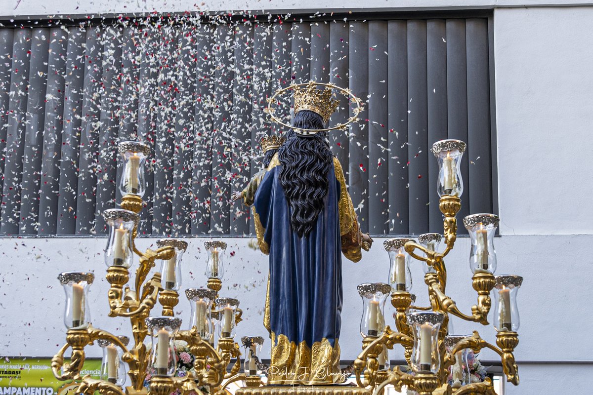 Pedrojc002's tweet photo. Salida procesional de @auxiliadoranerv  @salesianasnerv  #sevillamariana #mayosevilla #sevilla #glorias #gloriassevilla #nervion #AuxiliadoraNervion25 #lavirgendedonbosco Reportaje completo en: https://t.co/C4PohYmRxv https://t.co/a0a1PeIpWq