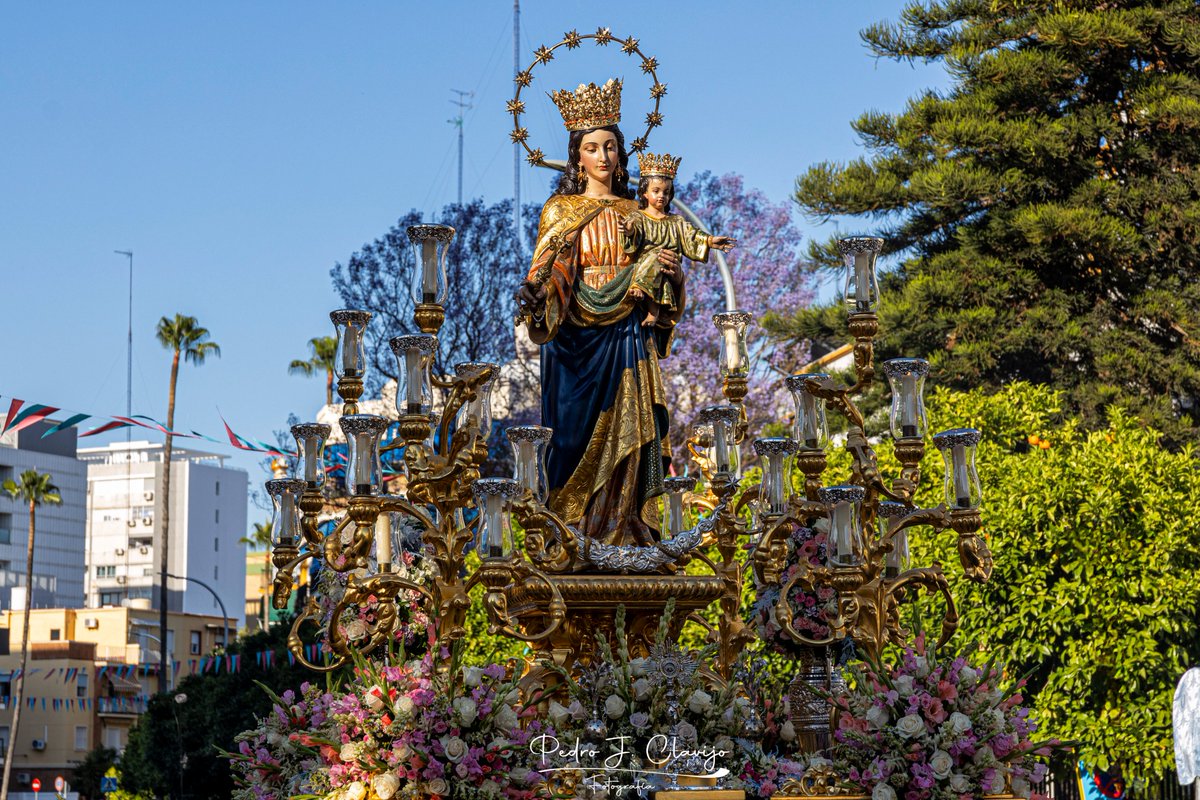 Pedrojc002's tweet photo. Salida procesional de @auxiliadoranerv  @salesianasnerv  #sevillamariana #mayosevilla #sevilla #glorias #gloriassevilla #nervion #AuxiliadoraNervion25 #lavirgendedonbosco Reportaje completo en: https://t.co/C4PohYmRxv https://t.co/a0a1PeIpWq