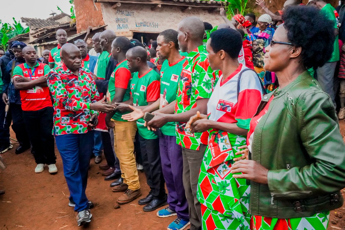 CnddFddButanyer's tweet photo. Ngozi 26/5/2025 Ubuserukizi bwa @CnddFdd mu ntara ya #Butanyerera , mu bikorwa vy'imyiyamamazo bwagendeye zone #Rukeco ku mitumba 7 muri komine #Ngozi aho hakiriwe abagumyabanga bashasha 128 binjiye bavuye muri @CnlBurundi na @UPRONA__1961
@R_Ndikuriyo https://t.co/4P3dFvvqP1