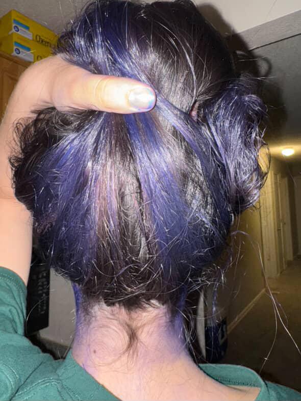 nikissmilee's tweet photo. EU TO PINTANDO O CABELO DE AZUL PORRAAAAA https://t.co/tfaQsaBcCP