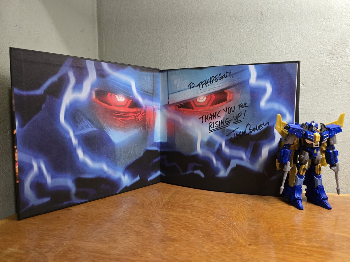 TFHypeGuy's tweet photo. The DIRECTOR OF TRANSFORMERS ONE sent me the ARTBOOK!
How... HOW am I THIS LUCKY!
I just want to thank everyone for your unwavering support during the film's releaseπ₯Ήπ₯Ή.
Putting me in a position to receive such a remarkable thing, genuinely a crowning achievement of my LIFE! https://t.co/aDygX5syHz