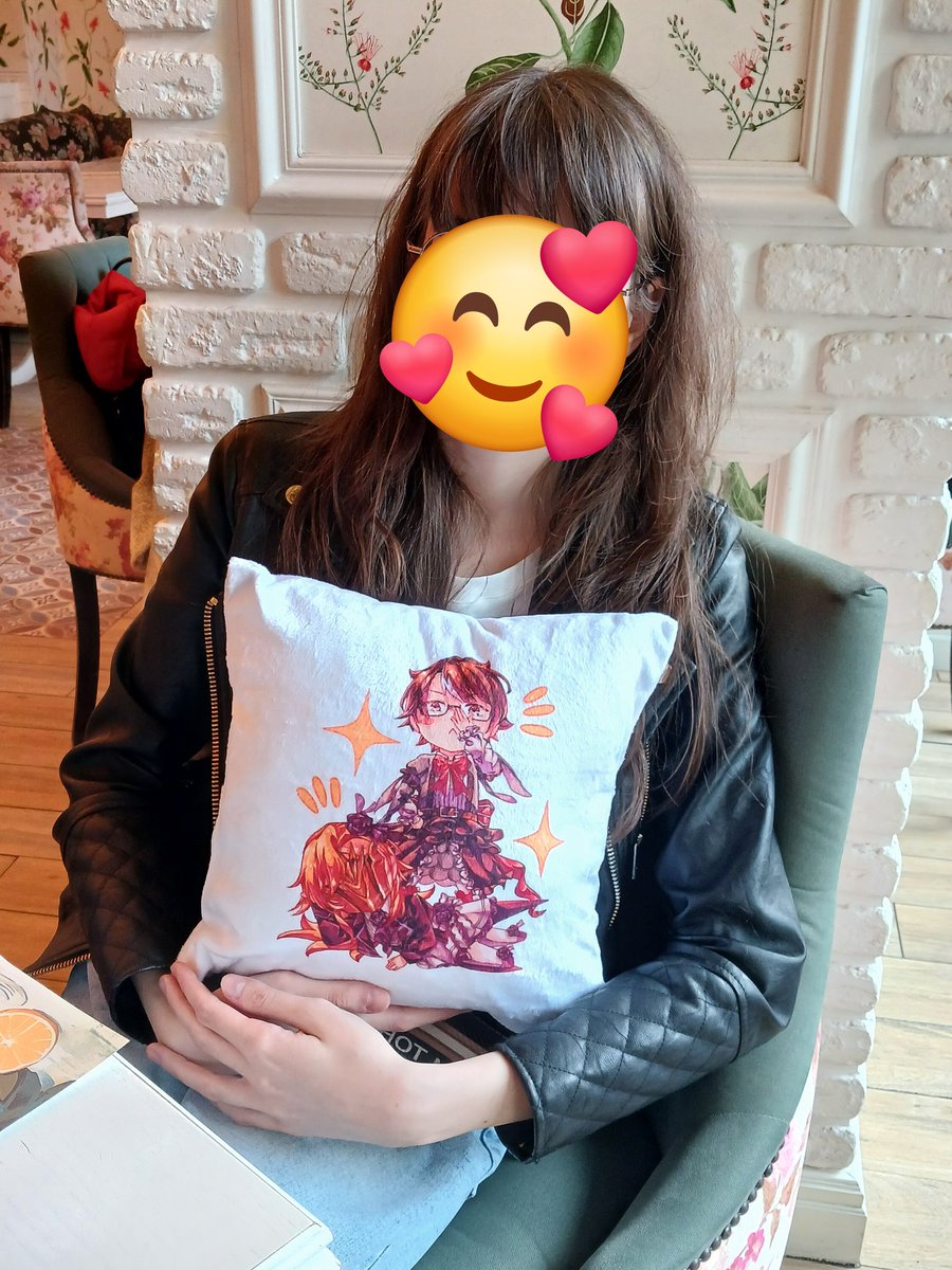 AkariSayaka01's tweet image. Hiii! Akari-chan's friend had her Birthday recently and Akari-chan wanted to make an original silly gift for her and she really liked it! (The printed pictures are drawn by Akari-chan, hahaha)