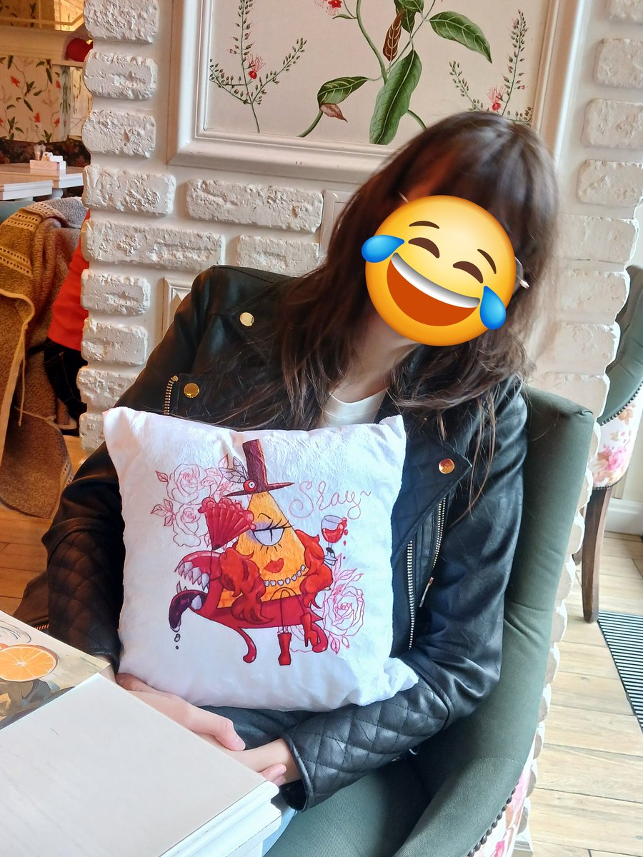 AkariSayaka01's tweet image. Hiii! Akari-chan's friend had her Birthday recently and Akari-chan wanted to make an original silly gift for her and she really liked it! (The printed pictures are drawn by Akari-chan, hahaha)