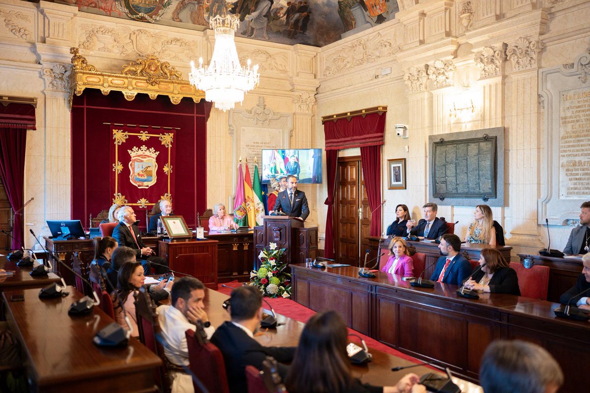 Ciudad de Málaga (@malaga) on Twitter photo El portavoz del Grupo Socialista, <a href="/aDanielPerez/">Dani Pérez /❤️🇪🇺</a>, interviene en el acto de concesión de la Medalla de la Ciudad a <a href="/Commalaga/">Médicos de Málaga | #medicosmalaga</a>. youtube.com/@ciudaddemalag… El portavoz del Grupo Socialista, <a href="/aDanielPerez/">Dani Pérez /❤️🇪🇺</a>, interviene en el acto de concesión de la Medalla de la Ciudad a <a href="/Commalaga/">Médicos de Málaga | #medicosmalaga</a>. youtube.com/@ciudaddemalag…