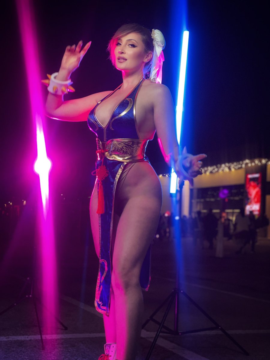 New post with all my Chun Li Content is up, plus subs will get a new free booty video each day of the week for extra 💦

Discounted for the next 20 people 😍

onlyfans.com/hollytwolf