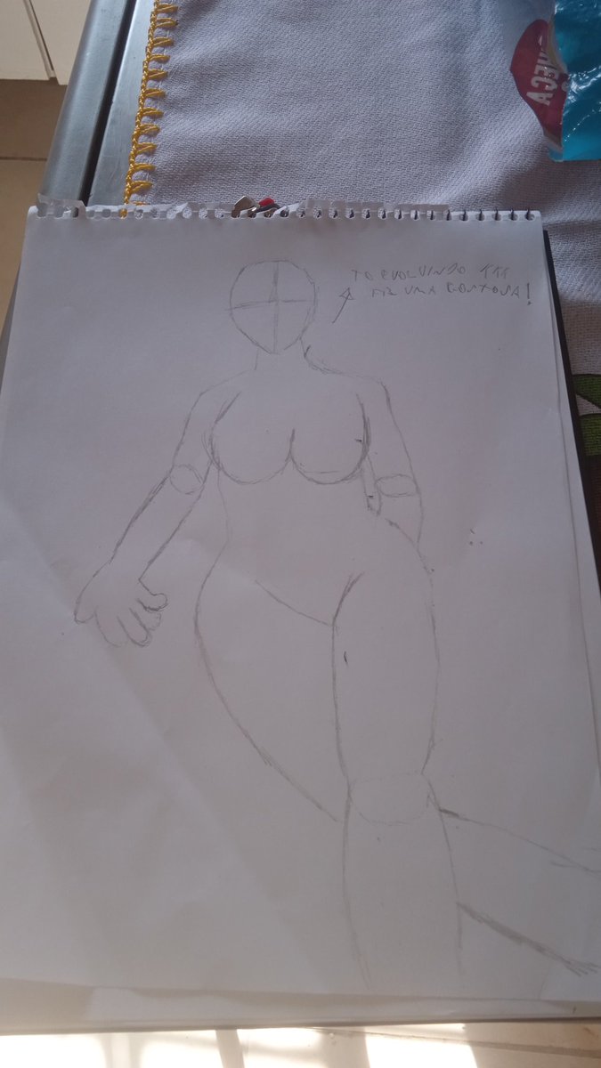 Primeiro dia da semana desenhando, tô evoluindo kkk