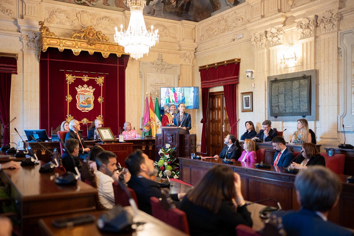 Ciudad de Málaga (@malaga) on Twitter photo Interviene la portavoz del Grupo Popular, Elisa Pérez de Siles, en la entrega de la Medalla de la Ciudad a <a href="/Commalaga/">Médicos de Málaga | #medicosmalaga</a>. youtube.com/@ciudaddemalag… Interviene la portavoz del Grupo Popular, Elisa Pérez de Siles, en la entrega de la Medalla de la Ciudad a <a href="/Commalaga/">Médicos de Málaga | #medicosmalaga</a>. youtube.com/@ciudaddemalag…