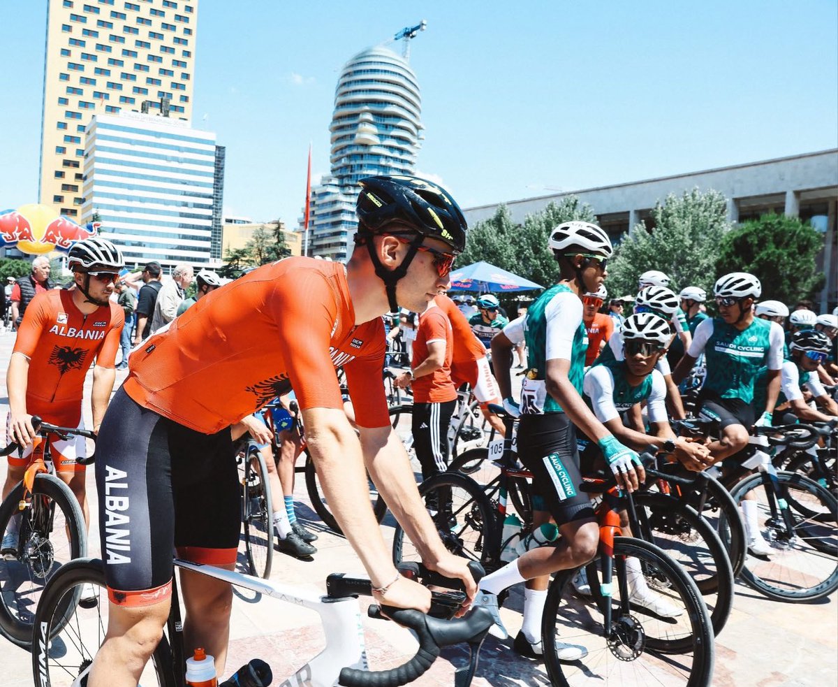 Nga Tirana📍nisi sot turi 82-të çiklistik i Shqipërisë duke bërë bashkë çiklistë nga vendi dhe rajoni. 🚵🚵‍♀️🚴‍♀️Gara u finalizua në Shkodër me fitoren e italo-shqiptarit Gabriele De Fabritis, i cili përfaqëson ngjyrat kuqezi.🇦🇱👏 <a href="/Qarku_Tirane/">Qarku Tiranë 🇦🇱 Tirana Region</a>  <a href="/AarcAlbania/">Shoqata e Qarqeve-Association of Albanian Regions</a>
