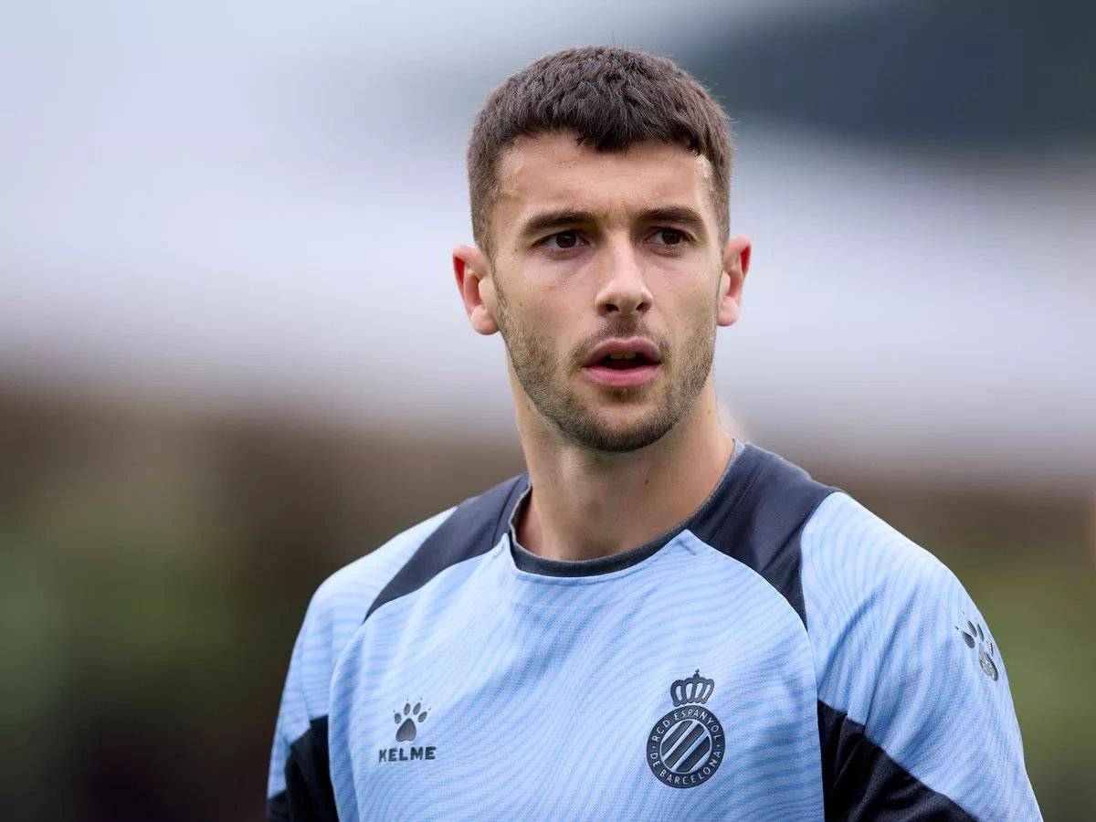 🚨| 𝐁𝐑𝐄𝐀𝐊𝐈𝐍𝐆: Barcelona's idea is to sign Joan Garcia as a STARTER, #1 GK. [<a href="/rsalmurri/">Ramon Salmurri</a>] #fcblive
