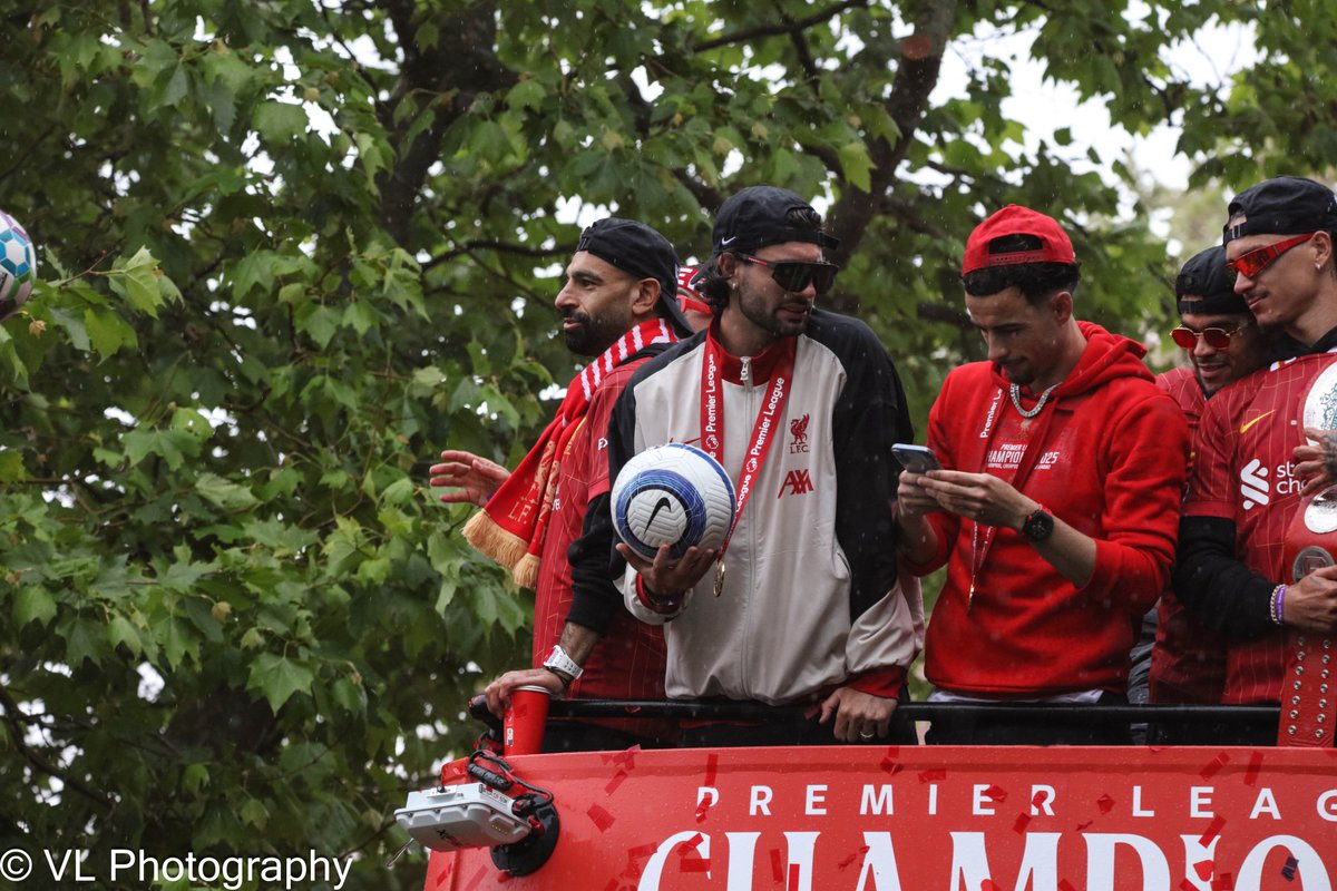VLPhotography_'s tweet photo. Photos from the parade today. I finally got a photo of Mo  😁.#LFCParade https://t.co/vCdhwa5pV8
