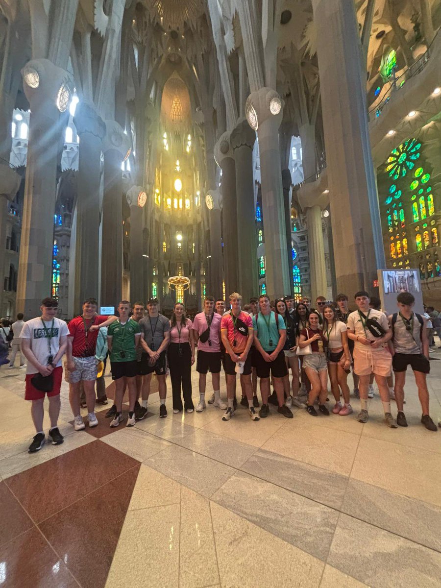 🇪🇸TY Trip to Barcelona🇪🇸 
DAY 1     Montserrat ✅ 
                 La Basilica Familia✅