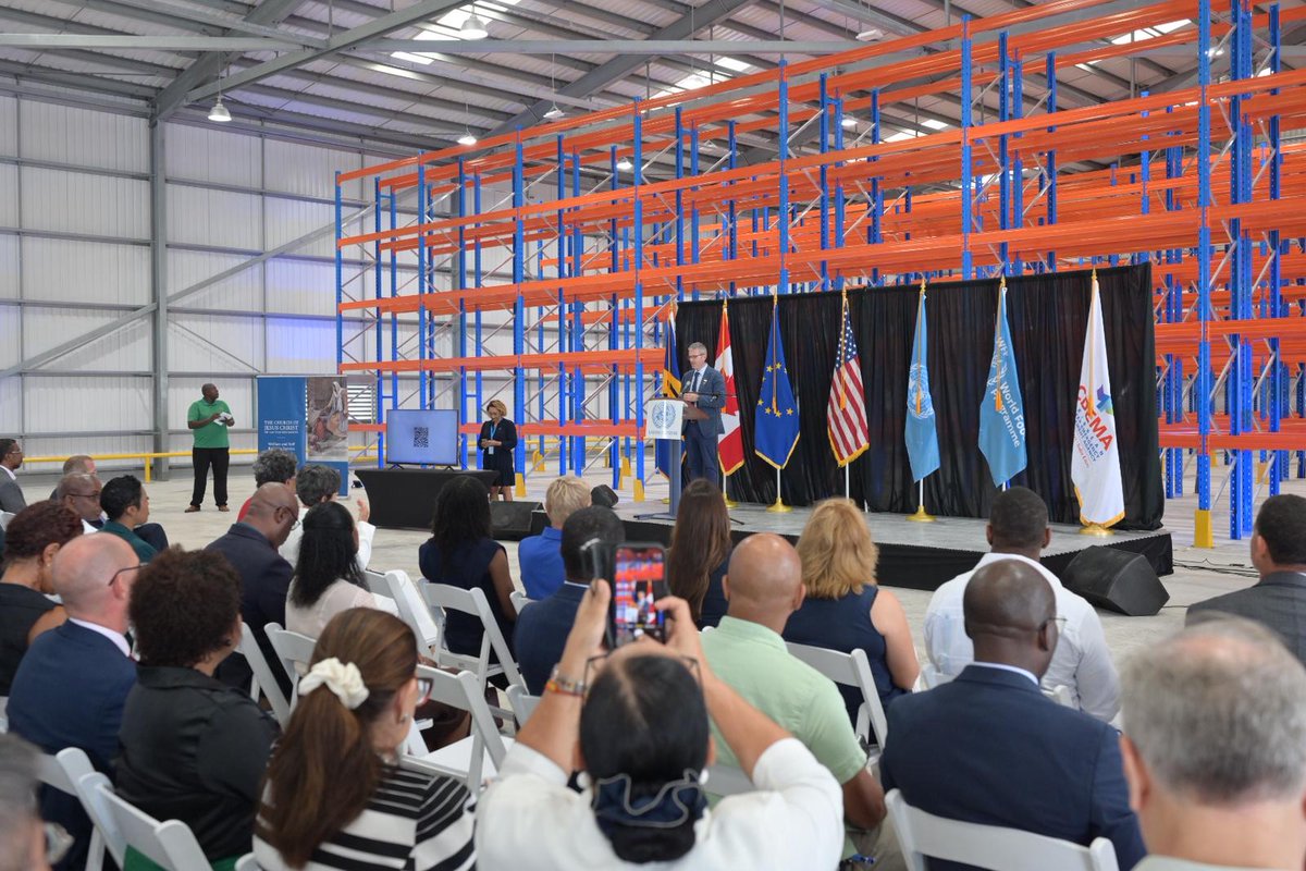 Lola Castro (@lolacastrowfp) on Twitter photo Junto a <a href="/miaamormottley/">Mia Amor Mottley</a> hemos inaugurado un nuevo centro logístico en el Caribe.
La región está a pocos días del inicio de la temporada de huracanes. El centro mejorará enormemente la preparación de <a href="/WFP_es/">WFP Español</a> y otros socios humanitarios en la región.
Via @wfp_caribbean Junto a <a href="/miaamormottley/">Mia Amor Mottley</a> hemos inaugurado un nuevo centro logístico en el Caribe.
La región está a pocos días del inicio de la temporada de huracanes. El centro mejorará enormemente la preparación de <a href="/WFP_es/">WFP Español</a> y otros socios humanitarios en la región.
Via @wfp_caribbean