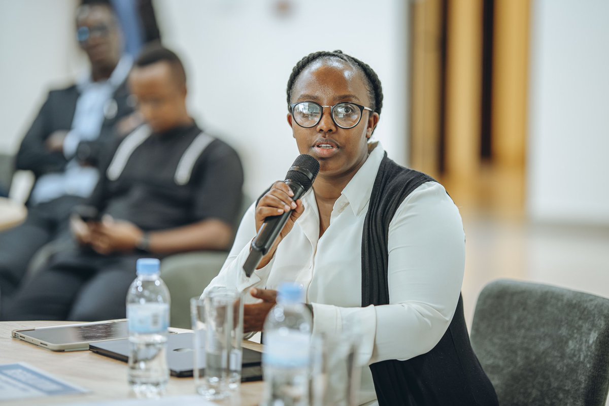 timbuktooafrica's tweet photo. Today’s #timbuktoo HealthTech Innovation Session kicked off w/ powerful insights  from @NChinbuah, Dep Res Rep @UNDP_Rwanda &amp; @EstherKunda, DG of Innovation &amp; Emerging Tech @RwandaICT. Startups engaged in focus group discussions w/ stakeholders to redefine bold ideas &amp; solutions. https://t.co/rCq6G6ErKA