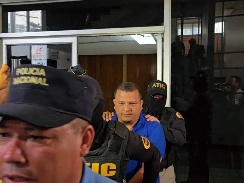 Trasladan a Iván Velásquez a cárcel de máxima seguridad por representar “riesgo elevado”
🔗 confidencialhn.com/trasladan-a-iv…