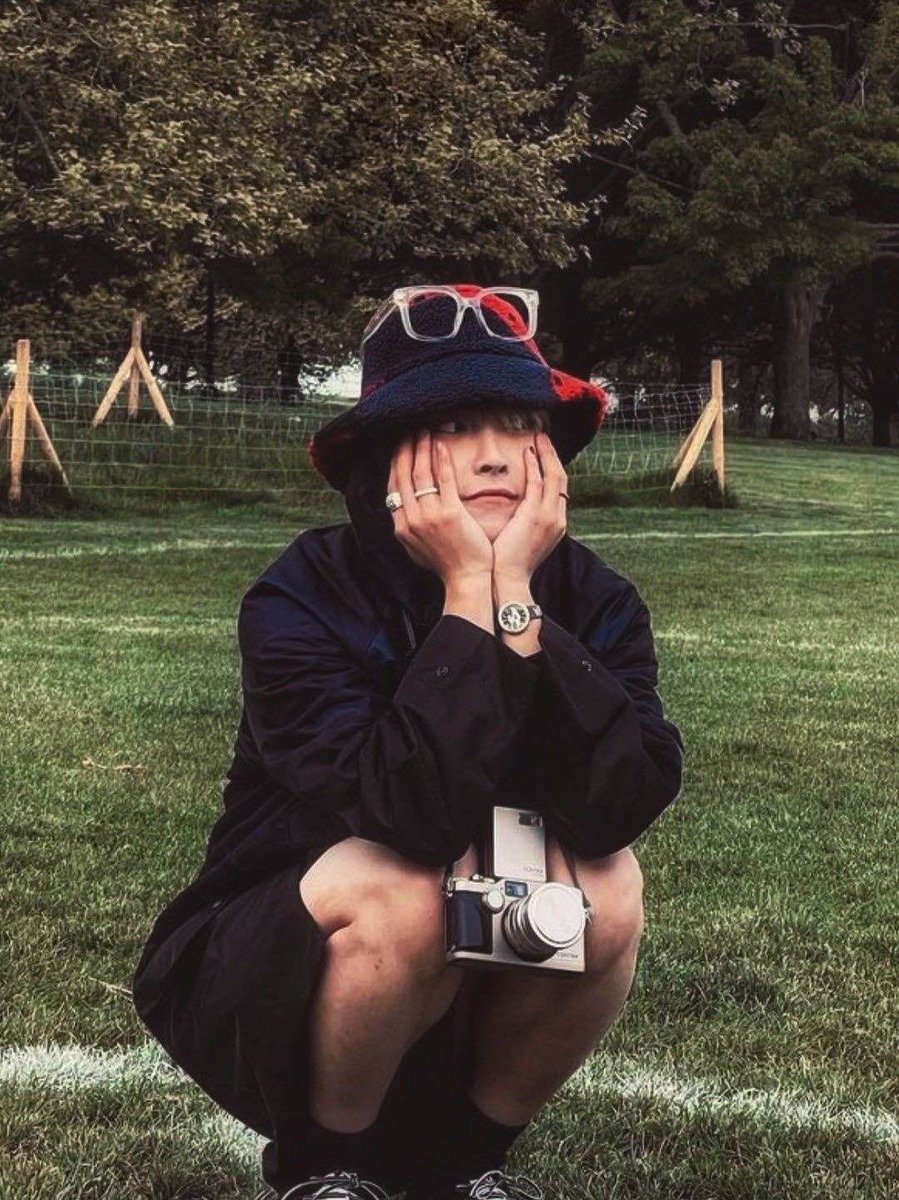 asztee's tweet photo. The theme is: HongJoong looking extra smoll (a thread) 
#ateez #kimhongjoong https://t.co/gSyYbfd26S