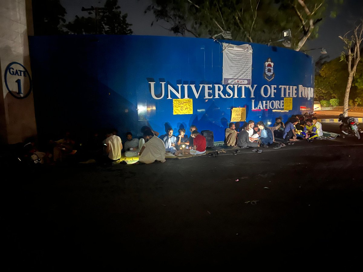 PEDM_Official_X's tweet photo. Day 35 of the peaceful student sit-in at Punjab University. Despite ongoing exams, admin remains silent. Students demand basic rights, dignity, and educational justice — but are met with indifference. How long will this silence last?
#SavePuStudents #pustudentssitin https://t.co/m542H9jzJq