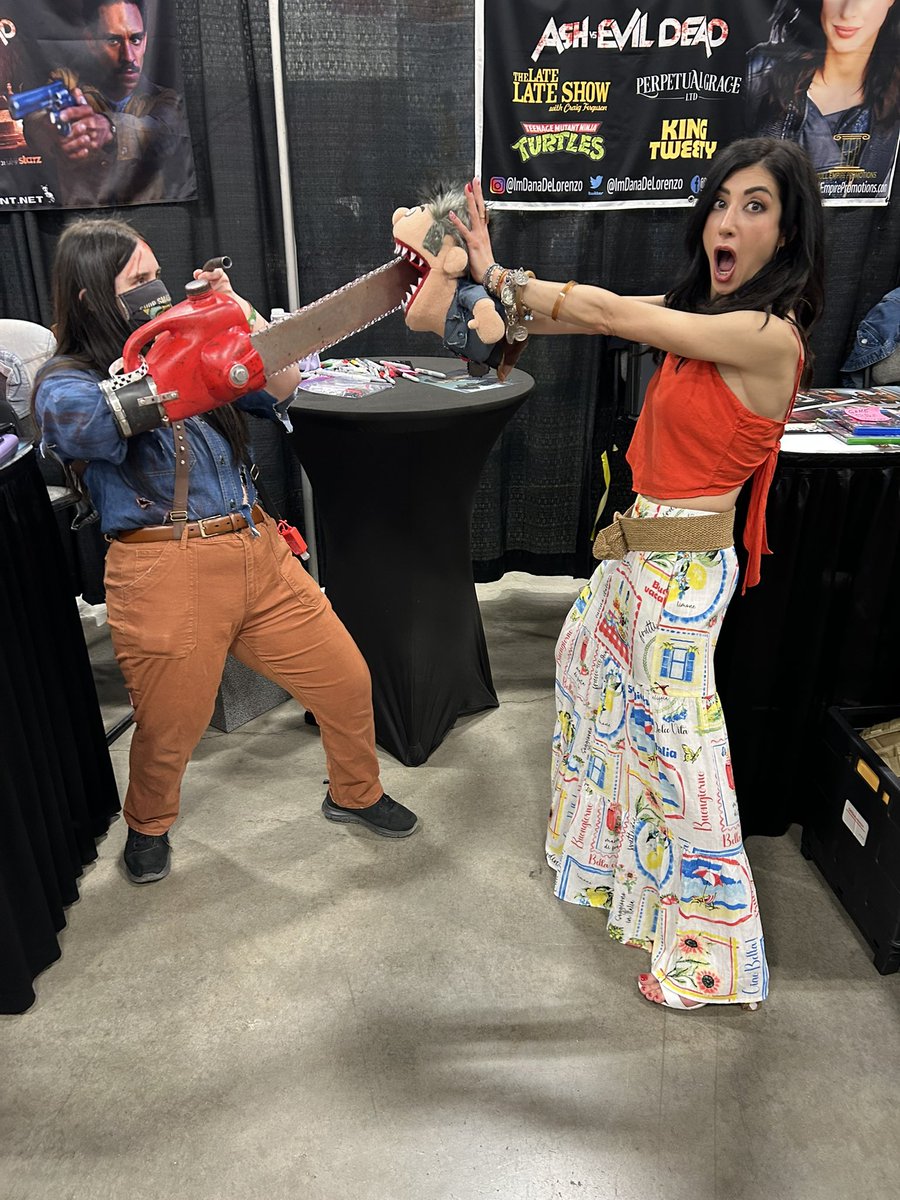 JudgeChaos's tweet photo. Met my fave YouTubers, fave Jigsaw apprentice, and fave Ghost Beaters over the weekend
I dunno how it could’ve gotten any better 🥰🖤
@deadmeatjames @carebecc @shawneesmith @RealRaySantiago @ImDanaDeLorenzo #TexasFrightmareWeekend https://t.co/Jy2Nj9TNNG