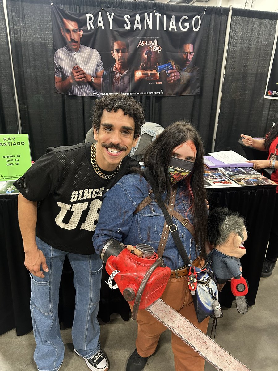 JudgeChaos's tweet photo. Met my fave YouTubers, fave Jigsaw apprentice, and fave Ghost Beaters over the weekend
I dunno how it could’ve gotten any better 🥰🖤
@deadmeatjames @carebecc @shawneesmith @RealRaySantiago @ImDanaDeLorenzo #TexasFrightmareWeekend https://t.co/Jy2Nj9TNNG