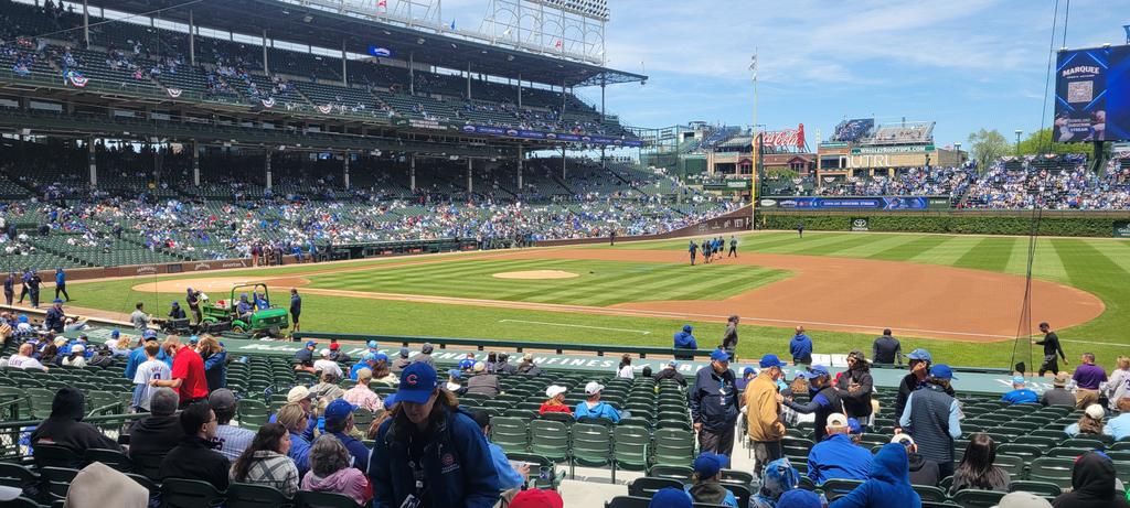 HopRunTours's tweet image. It's not the minors (as much as the Rockies may be approximating them), but you can't possibly do a Midwest baseball tour and not visit Wrigley!