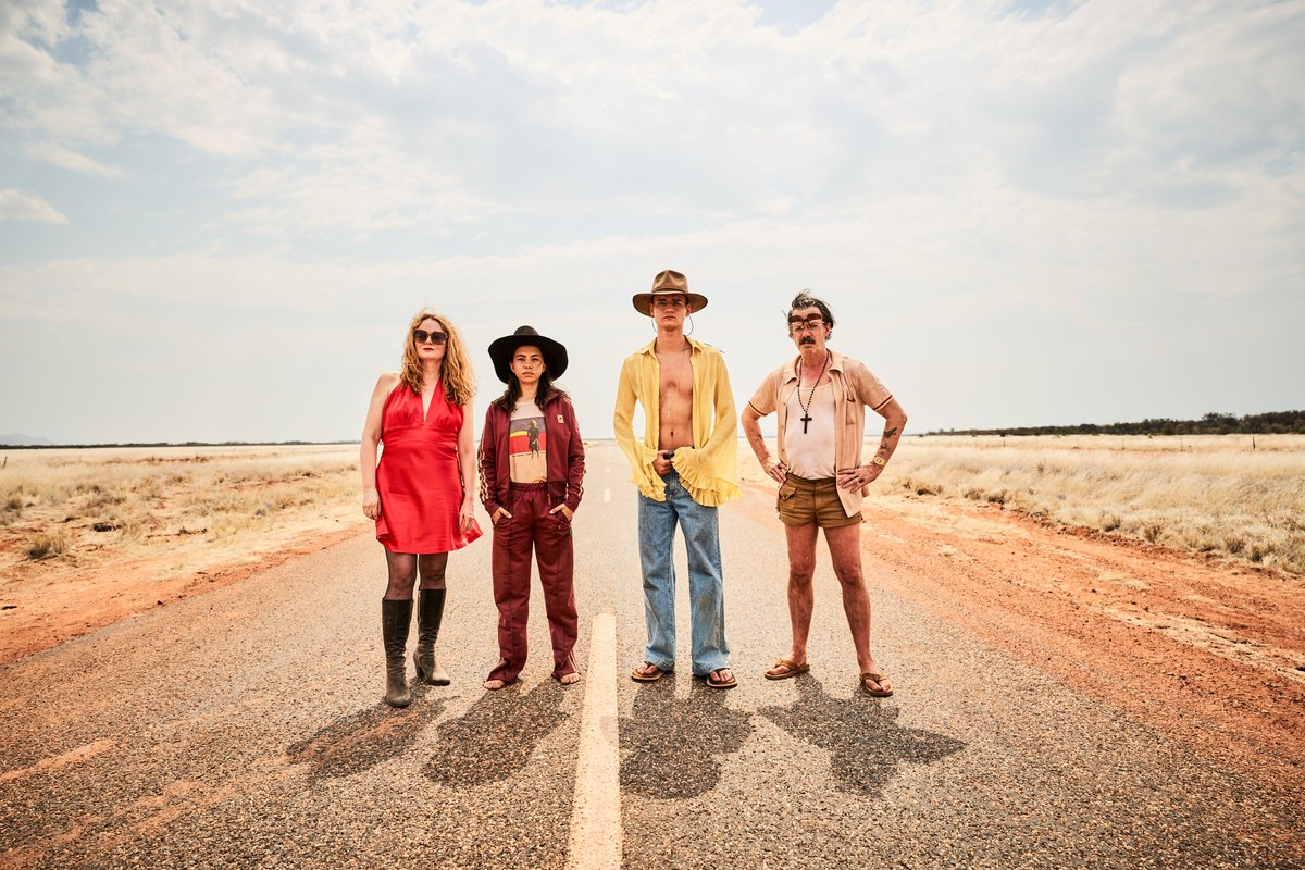 Humor inspirat en els germans Coen, realització tarantinesca, BSO de les guapes... Avui arriba a <a href="/Filmin/">Filmin</a> #ThouShaltNotSteal [#NoRobarás], una road series en clau de comèdia negra que sorprèn amb protagonistes atípics i els Deserts d'Austràlia. 8 capítols de menys de 30'