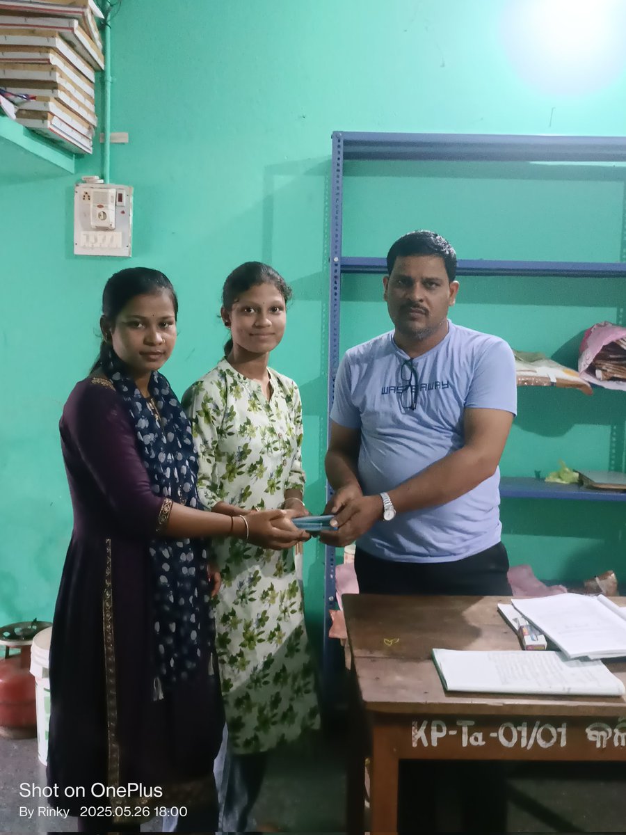 BISHNUC07252820's tweet image. #Week - 111
#MissionPlasticfree
#SmallStepBigImpact
#CollectionOfSUPens
#BeatPlasticPollution 
#ClimateEducation
#ClimateTeacher
#ClimateAction
#MissionLiFE
#ProPlanetPeople
#SaveSoilWaterAir
#AnHour4Nature

   Don&apos;t throw pens here and there but send me.