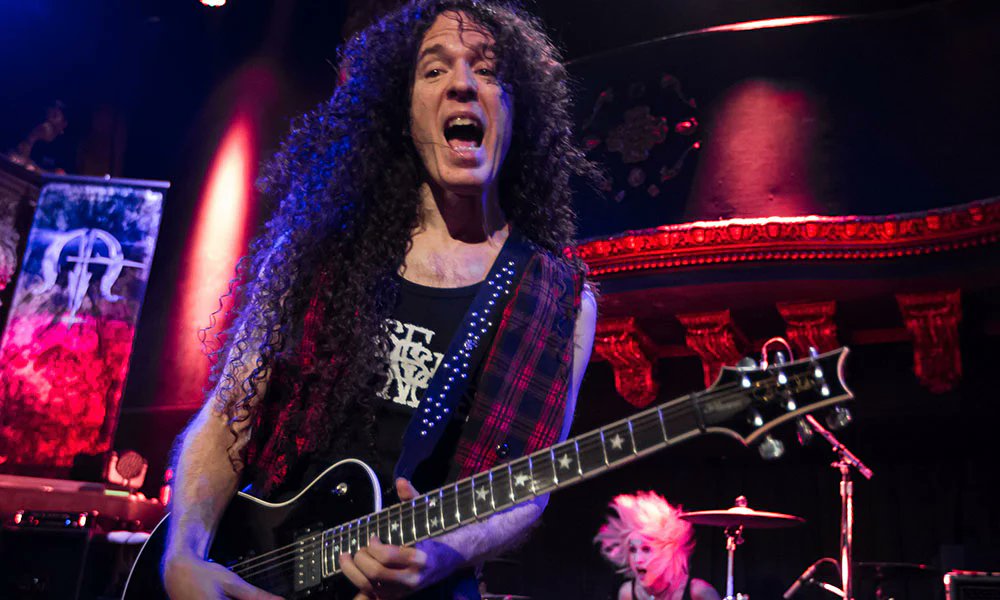 MARTYN FRIEDMAN grabara el CONCIERTO de SANTIAGO de CHILE para futuro MATERIAL en VIVO

Entrar para mas información:
facebook.com/photo?fbid=149…