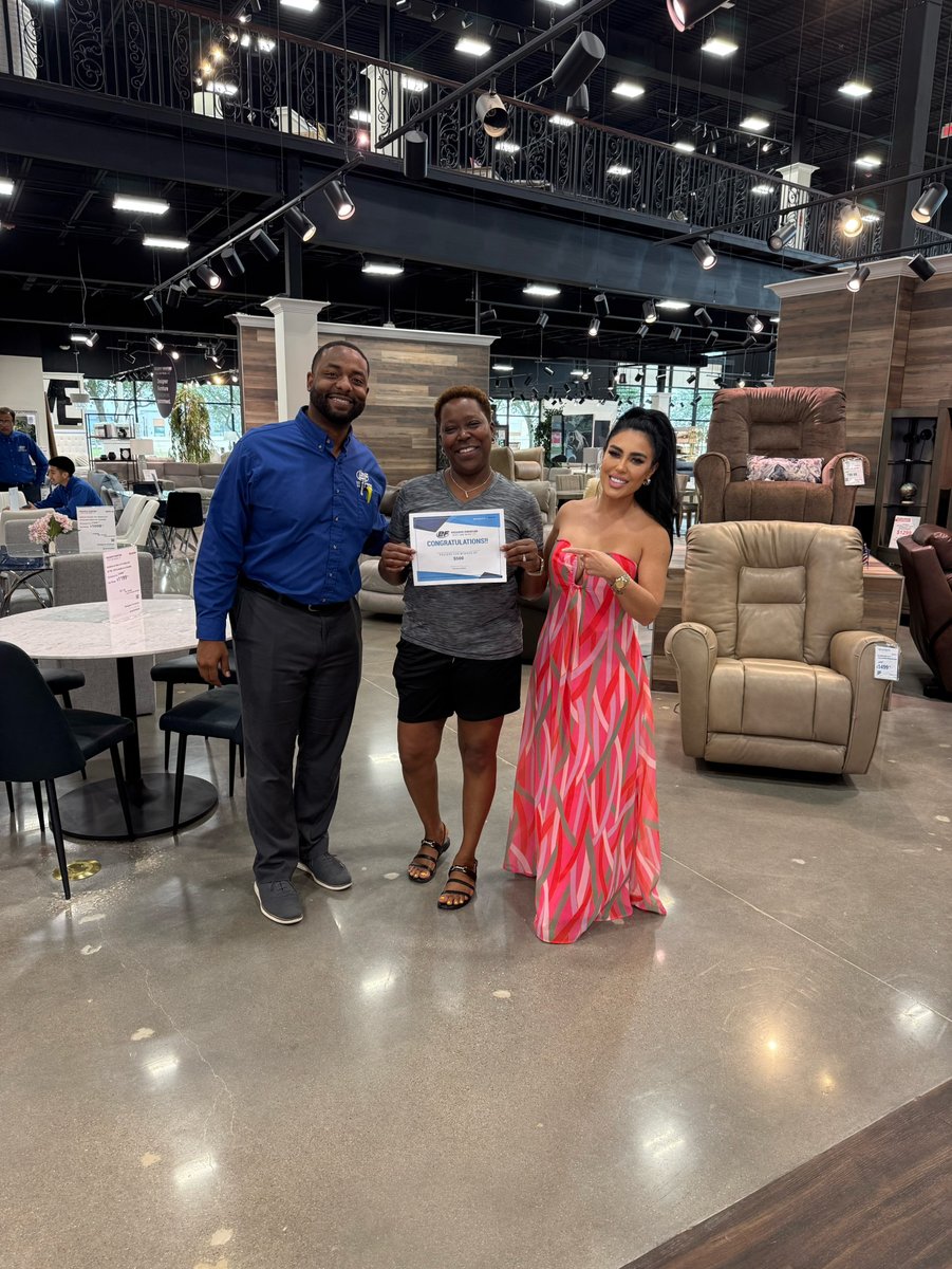 ¡Felicitaciones a Carla que se llevó los $500 para comprar con gusto en @exclusivefurniture 
Gracias por pasar a saludarnos