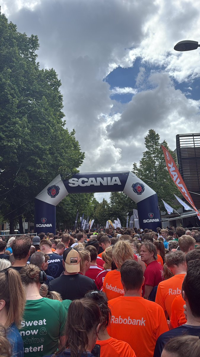 _KFFA_'s tweet photo. Gisteren mooie dag gehad in het nog mooiere Meppel! Flink stuk gegaan met z’n allen maar was het zeker waard👌😊 Dank voor de organisatie @meppelcityrun en de nieuwe shirts Robbert-jan Holterman😃👌 https://t.co/YxZqp70EcU