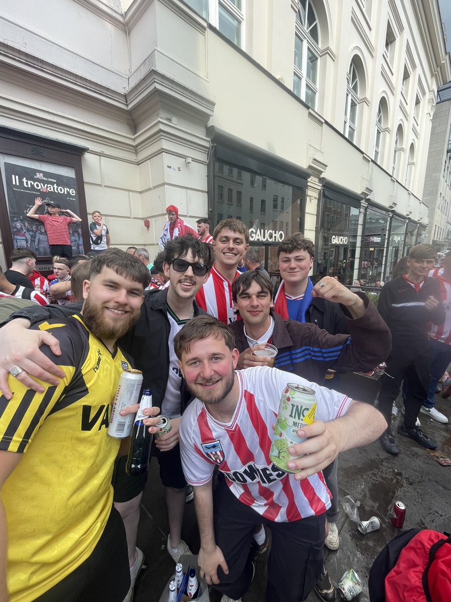 James_Jobling03's tweet photo. Still hasn’t sunk in. The greatest weekend of my life following the best team in the land with all my best friends. Nothing will ever come close to it. Drink it all in, we deserve it❤️ https://t.co/JopTP24v7T