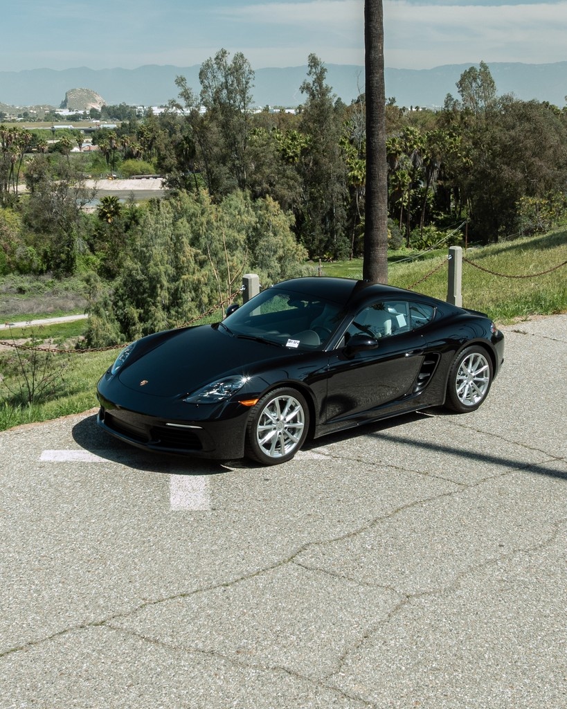 PorscheRiversid's tweet image. Built to thrill. Designed to perform.
The 2024 Porsche 718 Cayman delivers pure driving excitement with its mid-engine balance and unmistakable style.

#PorscheRiverside #718Cayman #PorschePerformance #LuxuryCars #SportsCar #DrivenByExcellence #PorscheLife