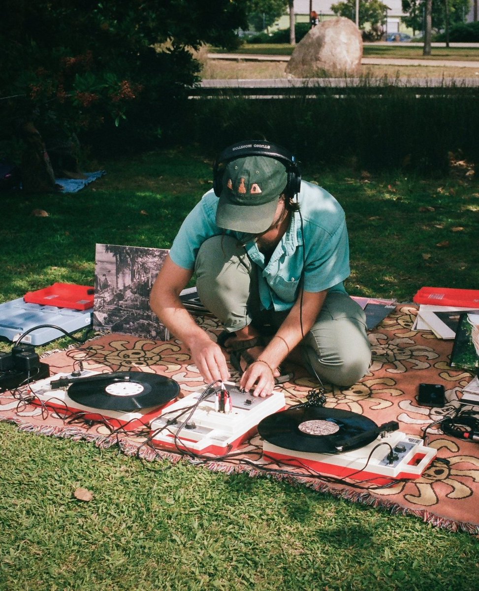 Join us Sat, May 31 at dublab for a rare indoor gathering tuned to ecological time 🌿

Live sets from @elijahjamalasani (Portland) + @benseretan (Upstate NY)
DJ/live convo w/ @earth__poems 🎶

12–3p | Free | All ages
1035 W 24th St