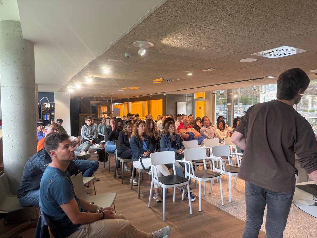 BASE • Avui al #CTEO hem presentat el programa #EEBE a les famílies perquè coneguin els detalls del sistema.