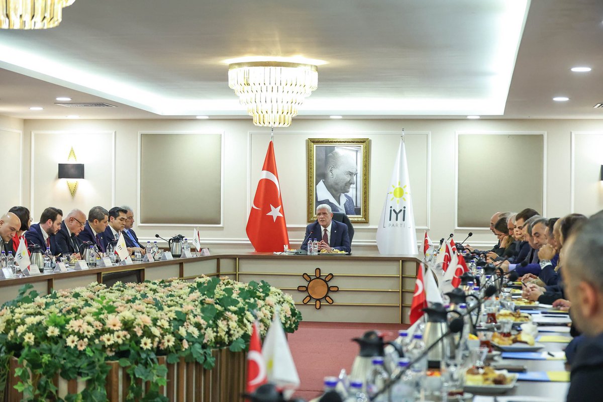 Enver Yılmaz (@enveryilmazordu) on Twitter photo Genel Başkanımız Sayın Müsavat Dervişoğlu'nun <a href="/MDervisogluTR/">Müsavat Dervişoğlu</a> liderliğinde;
Genel İdare Kurulu Üyelerimizle olağan toplantımızı gerçekleştirdik.
Ülkemizin yarınları ve milletimizin refahı için yürüttüğümüz bu kutlu mücadelede kararlılıkla yolumuza devam ediyoruz. ☀️ Genel Başkanımız Sayın Müsavat Dervişoğlu'nun <a href="/MDervisogluTR/">Müsavat Dervişoğlu</a> liderliğinde;
Genel İdare Kurulu Üyelerimizle olağan toplantımızı gerçekleştirdik.
Ülkemizin yarınları ve milletimizin refahı için yürüttüğümüz bu kutlu mücadelede kararlılıkla yolumuza devam ediyoruz. ☀️